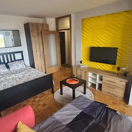 Apartament 33 *