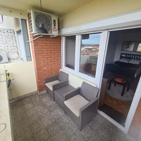 Apartment 33 *