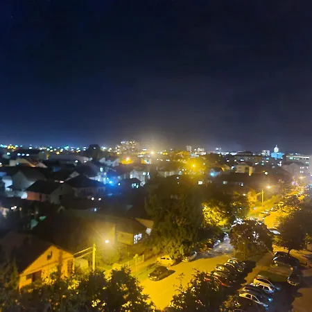 Apartament 33 *