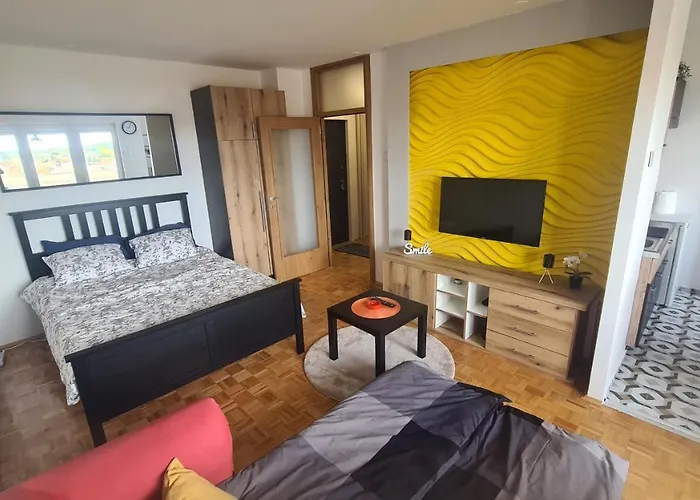 Διαμέρισμα 33 *